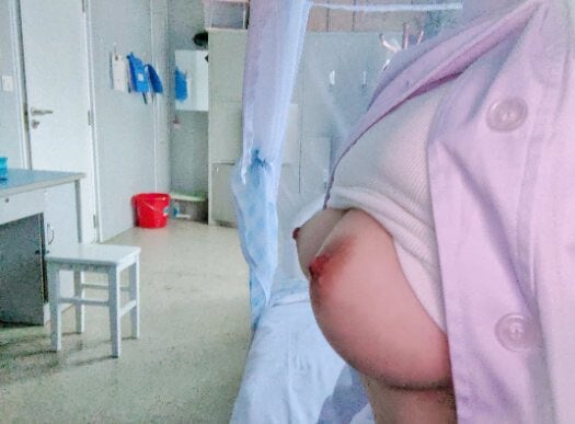 おっぱい目線の画像