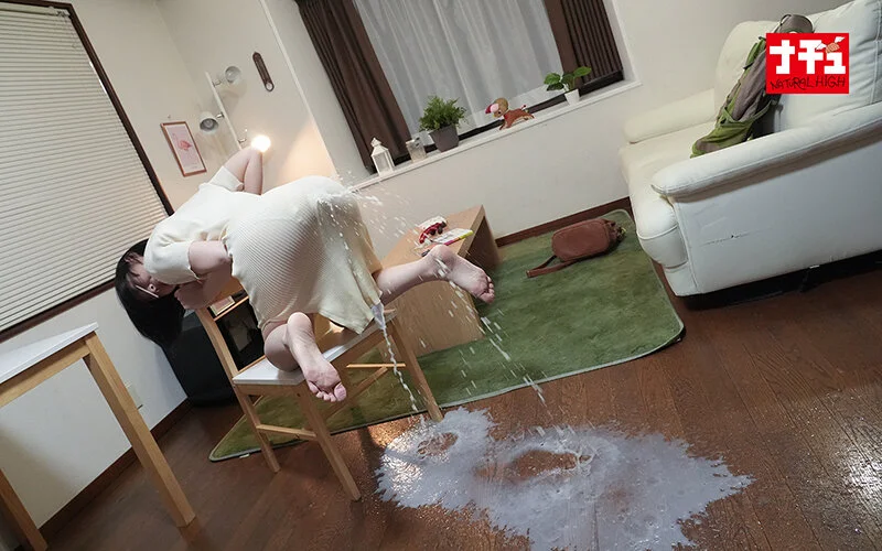 ワンピを着たまま浣腸されてしまう美尻女たち