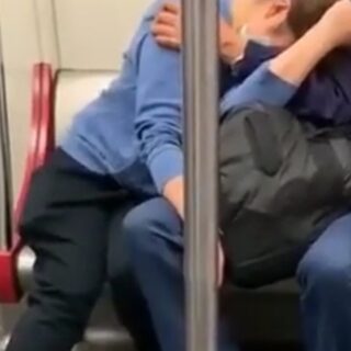 こっそりと自分の尻を撮影する謎のお姉さん現る