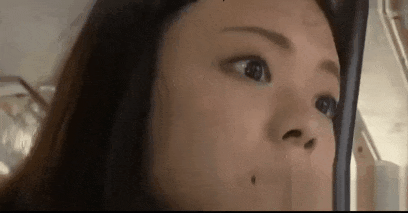 お尻のワレメを狙う尻ワレメ痴漢がいた！！GIF風動画2