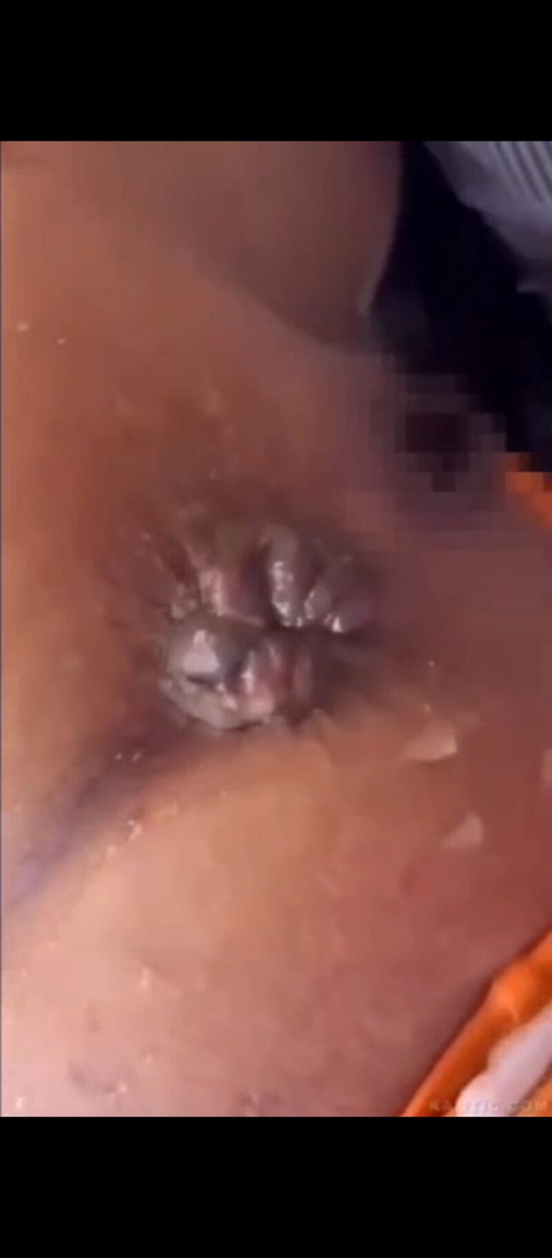 金髪美女のアナルを見てビックリ!!