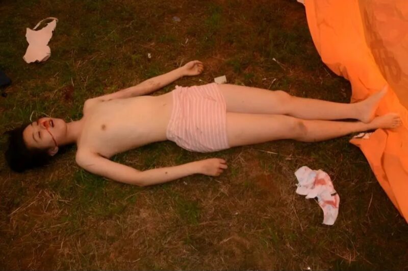 自殺した少女、ちっぱいとチイカワなお尻を晒される(閲覧注意!!)